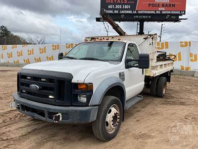 Ford F-450 XL Flatbed Truck