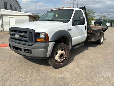 Ford F-450 XL Flatbed Truck