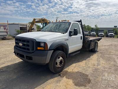 Ford F-450 XL Flatbed Truck