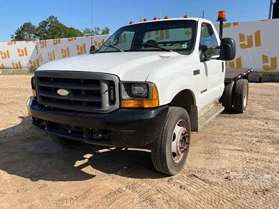Ford F-550 Flatbed Truck