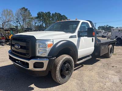 Ford F-550 XL Flatbed Truck