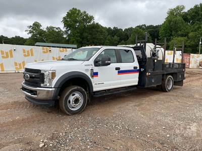 Ford F-550 XL Flatbed Truck