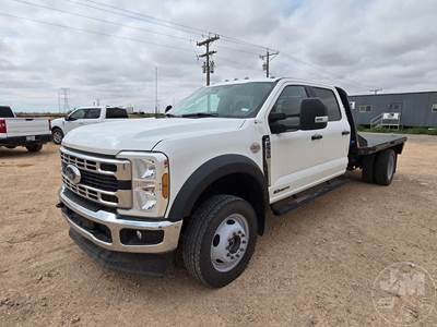 Ford F-550 XLT SD Flatbed Truck
