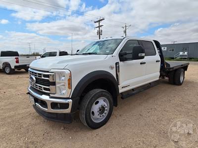 Ford F-550 XLT SD Flatbed Truck
