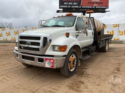 Ford F-750 XL Flatbed Truck