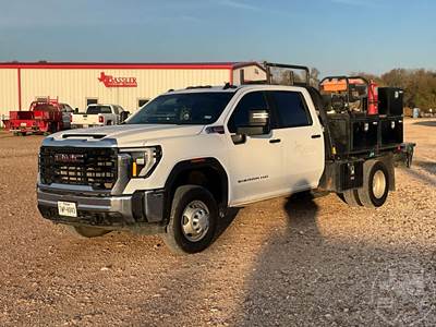 GMC SIERRA 3500HD DUALLY Flatbed Truck