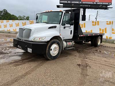 International 4300 Flatbed Truck