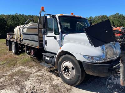 International 4300 SBA Flatbed Truck