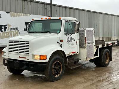 International 4600 Flatbed Truck