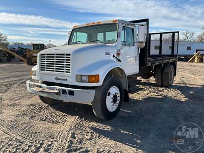 International 4700 Flatbed Truck