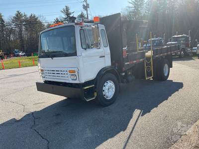 Mack Midliner MS250 Flatbed Truck