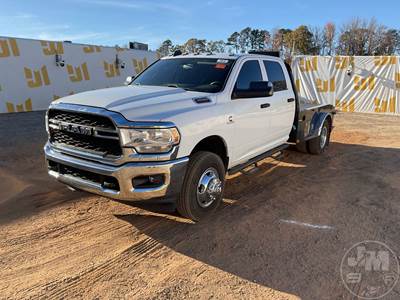 RAM 3500 Flatbed Truck