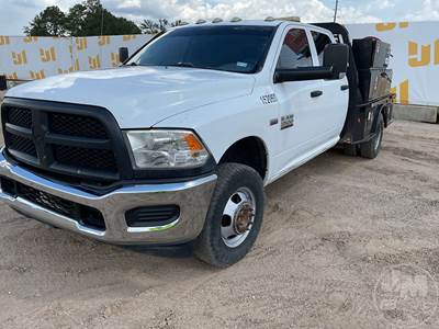 RAM 3500 Flatbed Truck