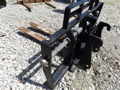 Used JLG Tilting Head Quick Attach Forks