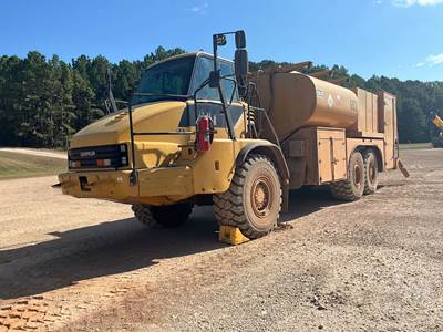 Caterpillar 730 ARTICULATED Fuel & Lube Truck