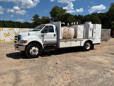 Ford F-750 Fuel & Lube Truck