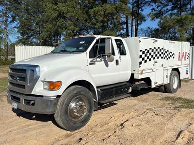 Ford F-750 XL Fuel & Lube Truck