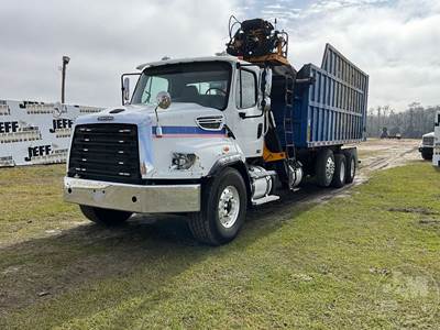 Freightliner 114SD Grapple Truck