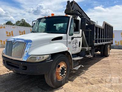 International MA025 Grapple Truck