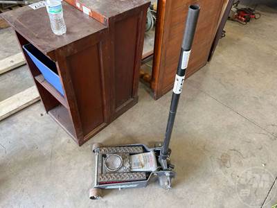 4000LB Triple Lift Jack, Â ***Located In Anderson, Sc***