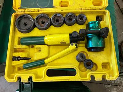 Hydraulic Punch Tool Kit, Â Carry Case***Located In Anderson, Sc***