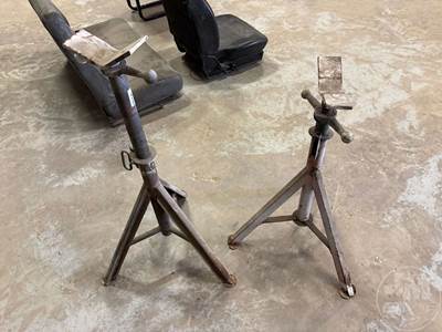 QTY Of 2 V-Head Jack Stands, Â