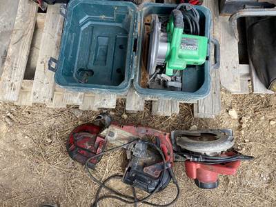 2 Skilsaws & 1 Bandsaw,