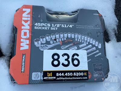 45PCS 1/2" & 1/4" Socket Set