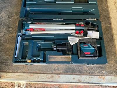 Bosch Laser Level, Electric, Battery Included, ***Located At Checkout***