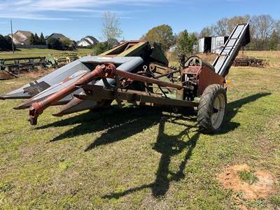 NEW IDEA 325 Harvesting Equipment