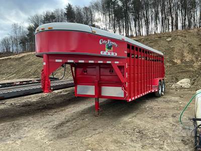 CMI CMI Horse Trailer