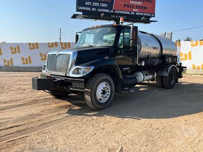 International 7300 Hot Oil / Asphalt Distributor Truck