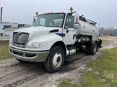 International MA025 Hot Oil / Asphalt Distributor Truck