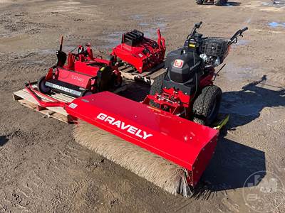 Gravely PRO QXT Landscape Equipment
