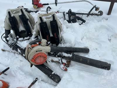 (1) Stihl BR550 Gas Backpack Blower, (1) Inop Stihl Backpack Blower