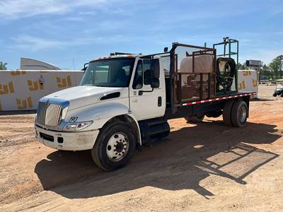 International 4300 Landscape Truck