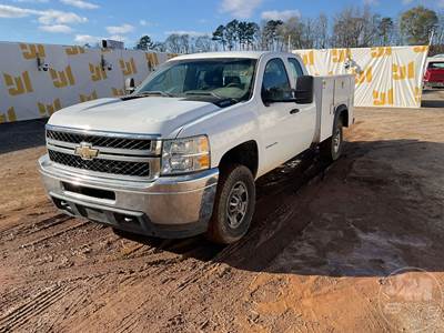 Chevrolet Silverado Mechanic / Service Truck