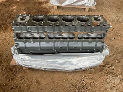 UNUSED 6 CYL MITSUBISHI 6D24 ENGINE LONG BLOCK
