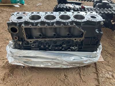 UNUSED 6 CYL MITSUBISHI 6D24 ENGINE LONG BLOCK
