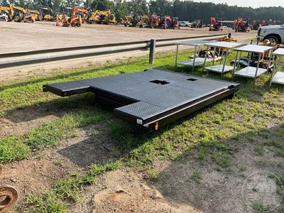 Leland Flatbed with Gooseneck 124"L x 90"W 1525 lb Capacity
