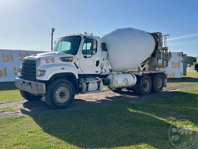Freightliner 114SD Mixer / Ready Mix / Concrete Truck