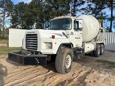 Mack DM690S Mixer / Ready Mix / Concrete Truck