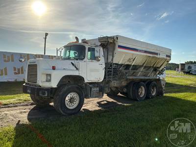 Mack DM690S Mixer / Ready Mix / Concrete Truck