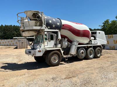 Oshkosh CONCRETE Mixer / Ready Mix / Concrete Truck