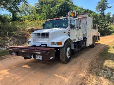 International 4900 Truck