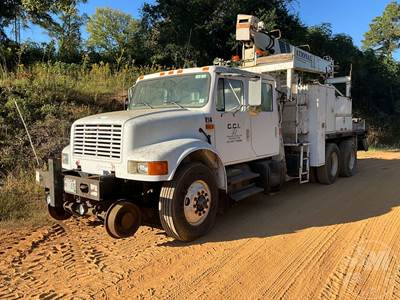 International F4900 Truck