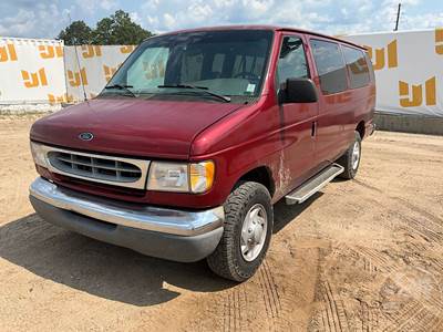 Ford E-350 CLUB WAGON XLT PASSENGER VAN Passenger Van