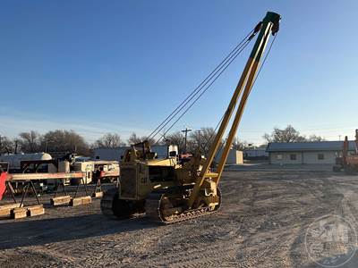 Caterpillar 561D Pipelayer