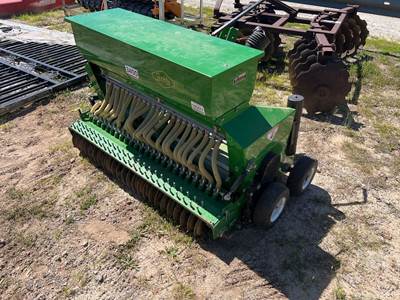 GANDY 2848 SLIT SEEDER Drill