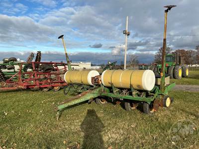 John Deere 7000 Drill